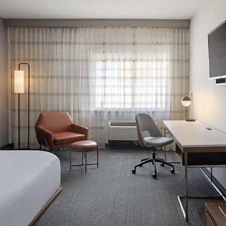 Courtyard 3*