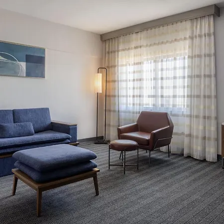 Courtyard Hotel 3*