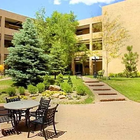 Hotel Courtyard