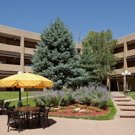 Hotel Courtyard