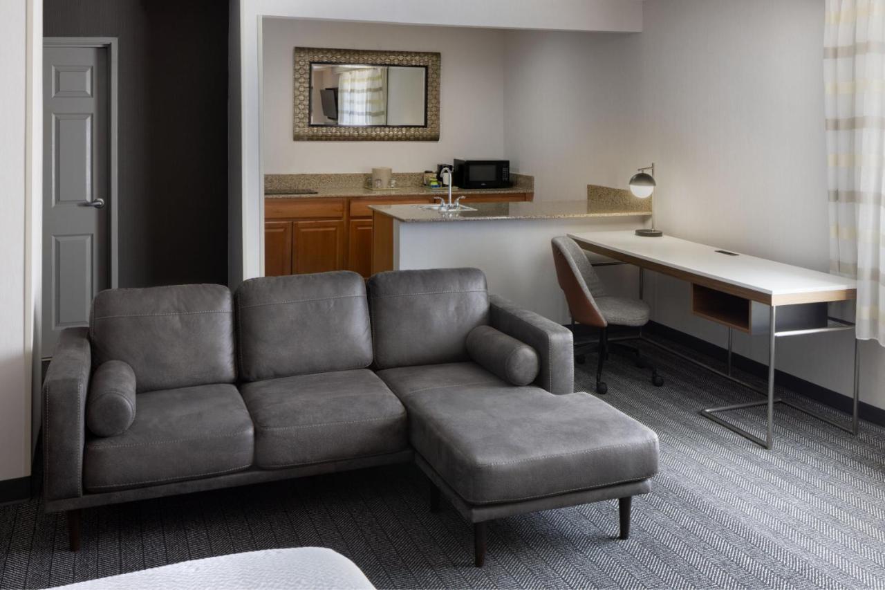 Courtyard Hotel 3*