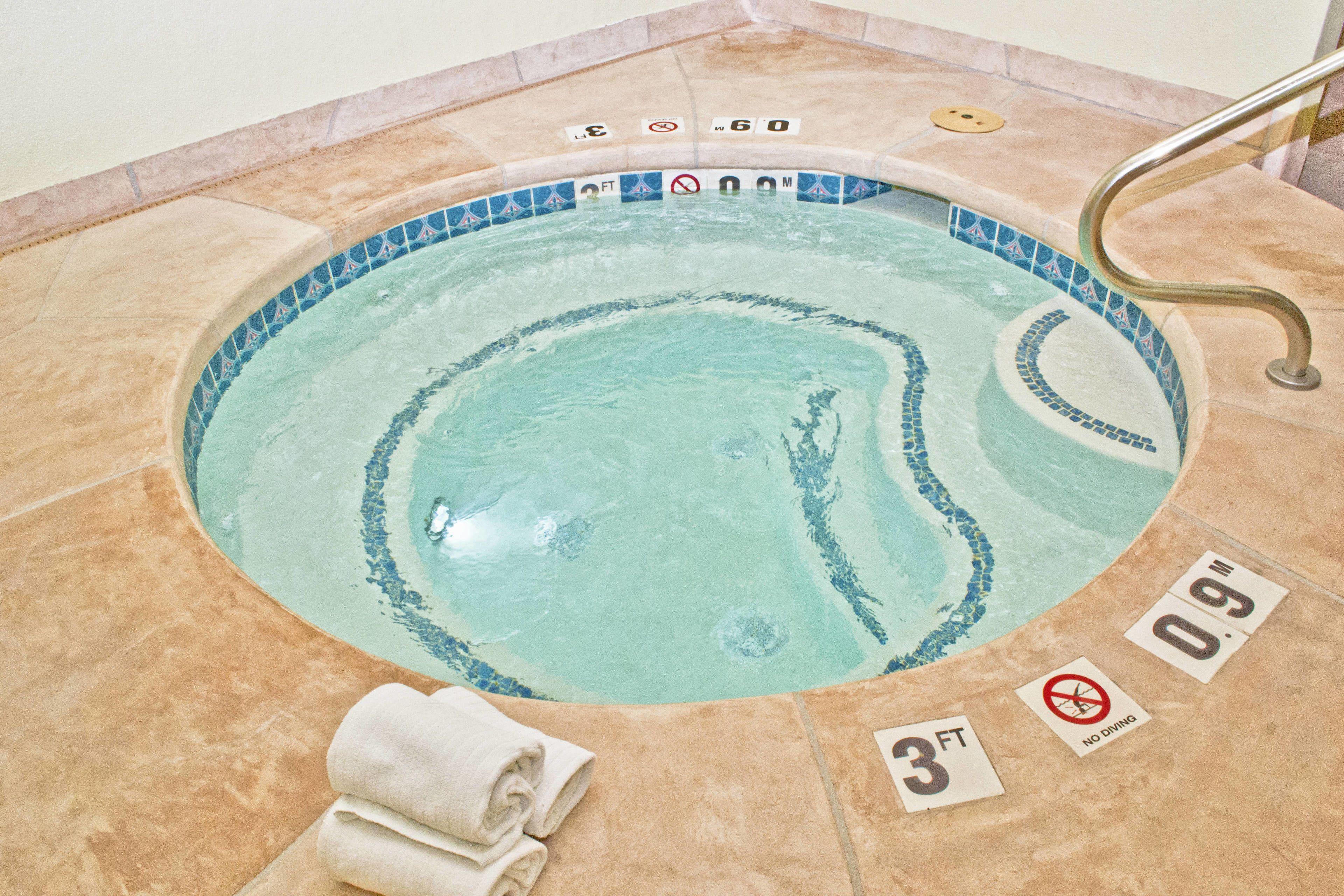 Courtyard 3*