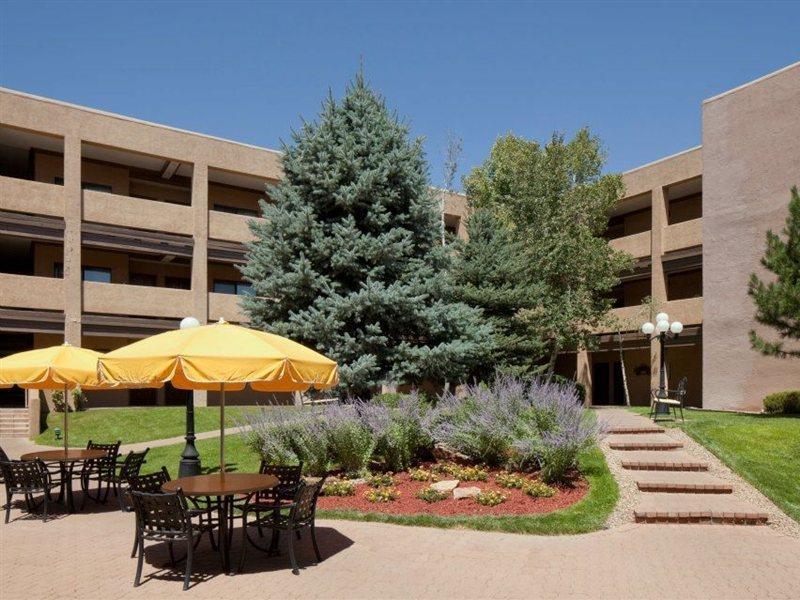 Hotel Courtyard