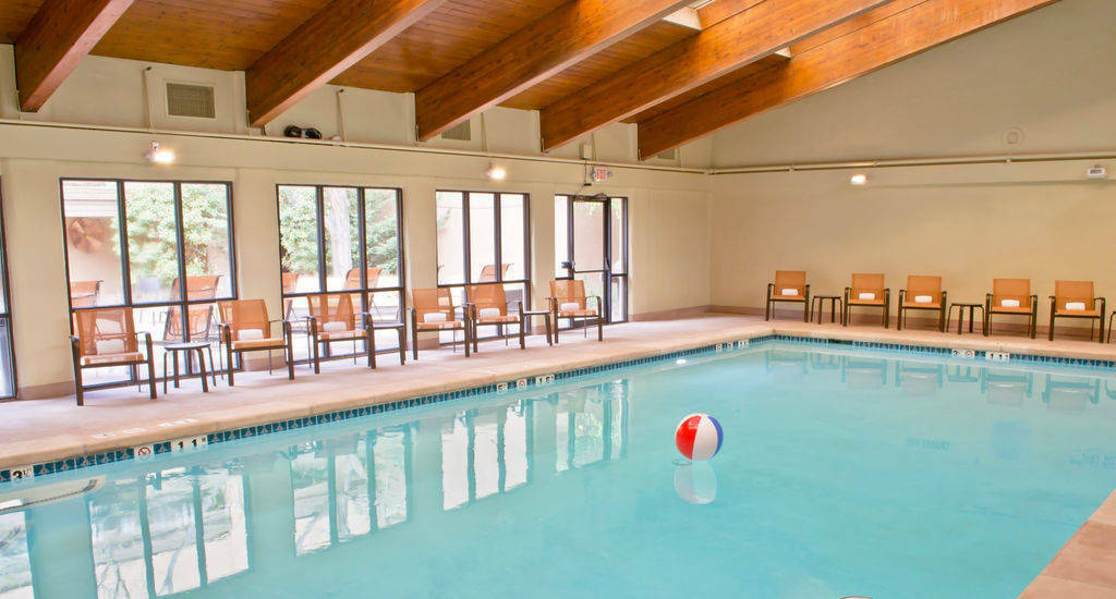 Courtyard 3*